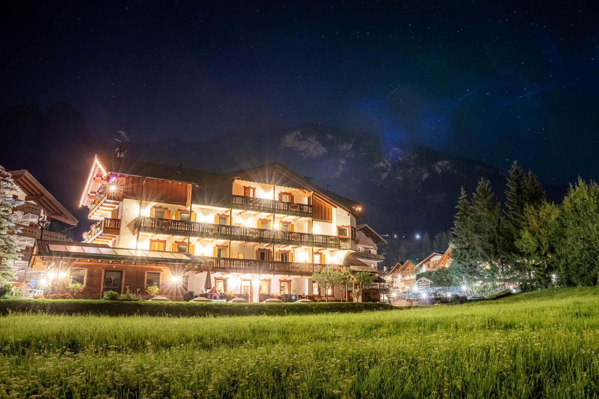 Bed and Breakfast Garni Letizia Campitello di Fassa Exterior foto